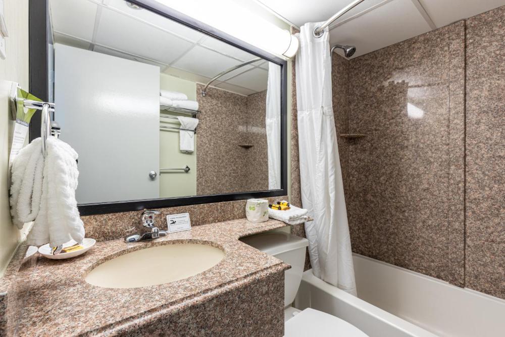Room with Two Double Beds - Partial Ocean View interior