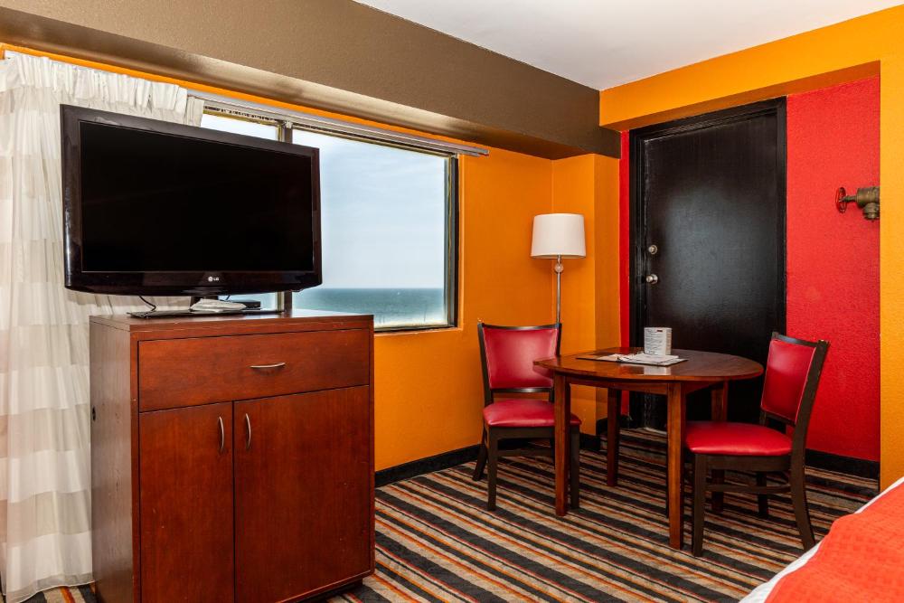 King Room - Non-Smoking interior
